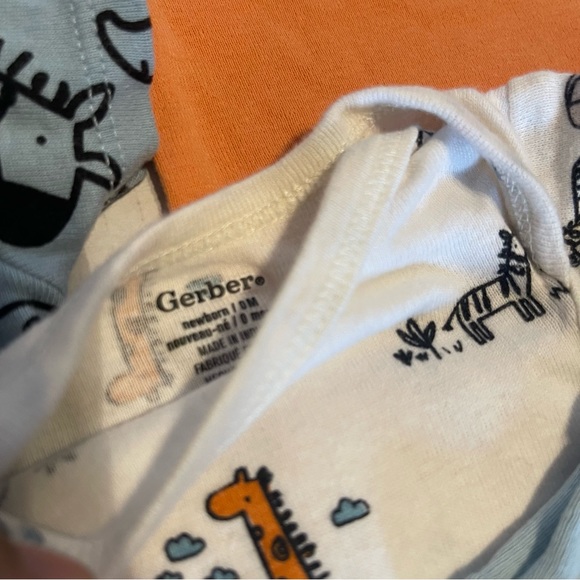 Gerber baby Onesies| Newborn| Animal Print theme| - Picture 4 of 7